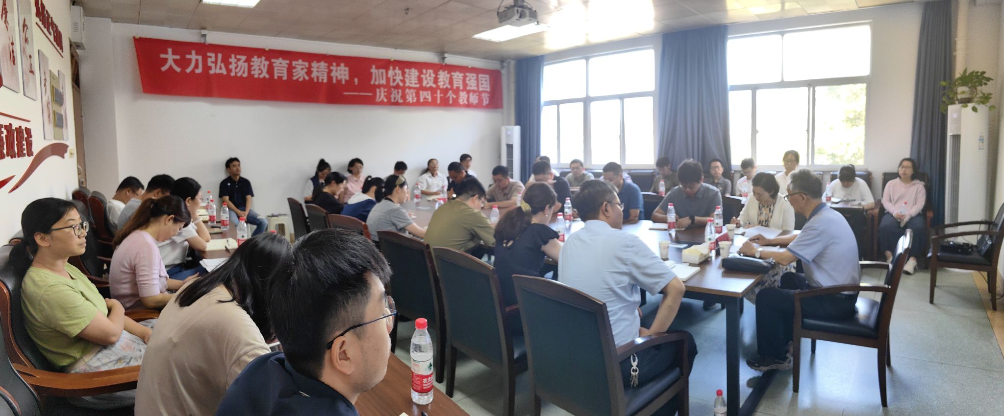 食生学院召开“大力弘扬教育家精神  加...